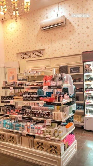contoh desain toko kosmetik rumahan